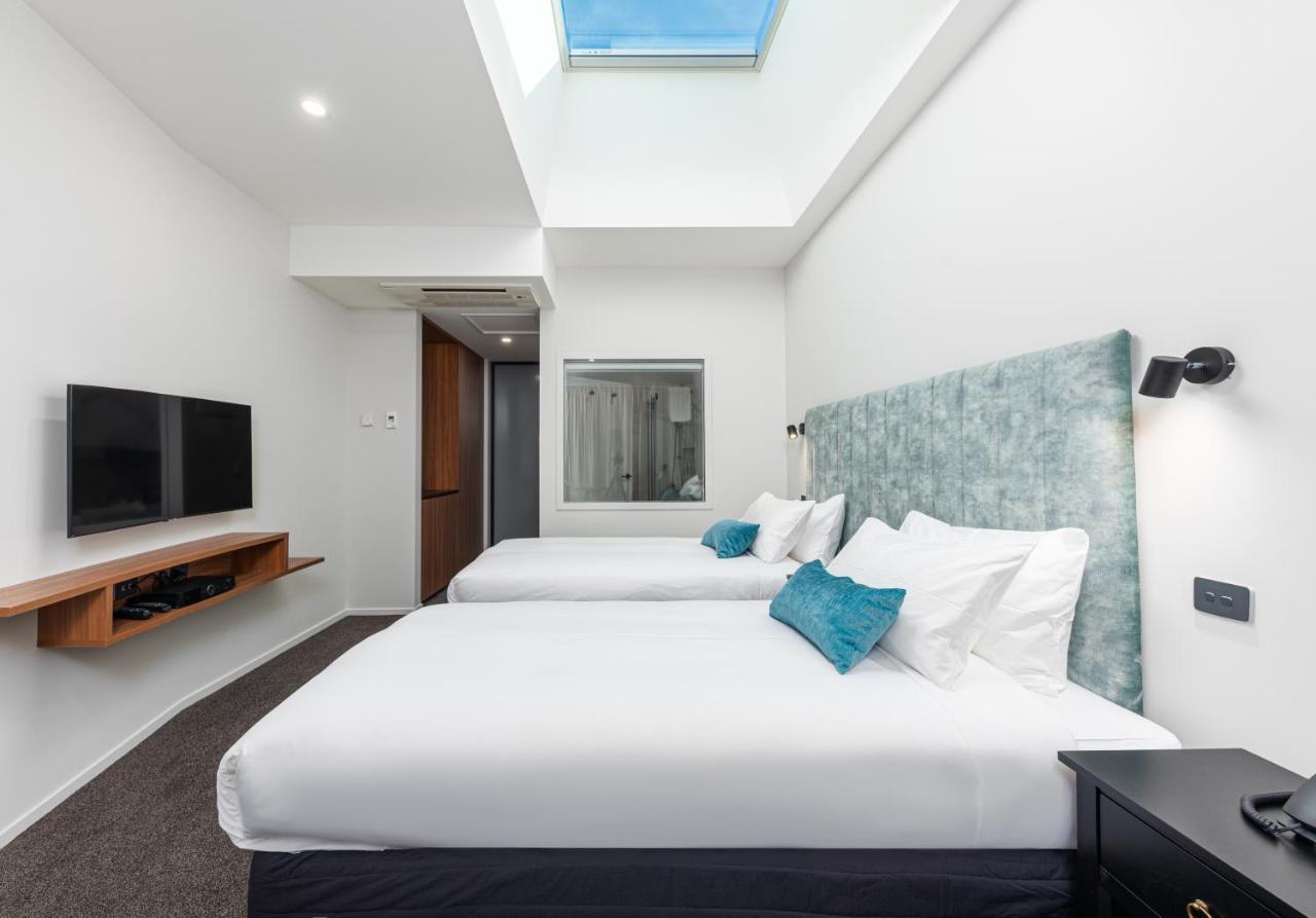 Galaxy Boutique Hotel Lake Tekapo Kültér fotó Skylight in a hotel room