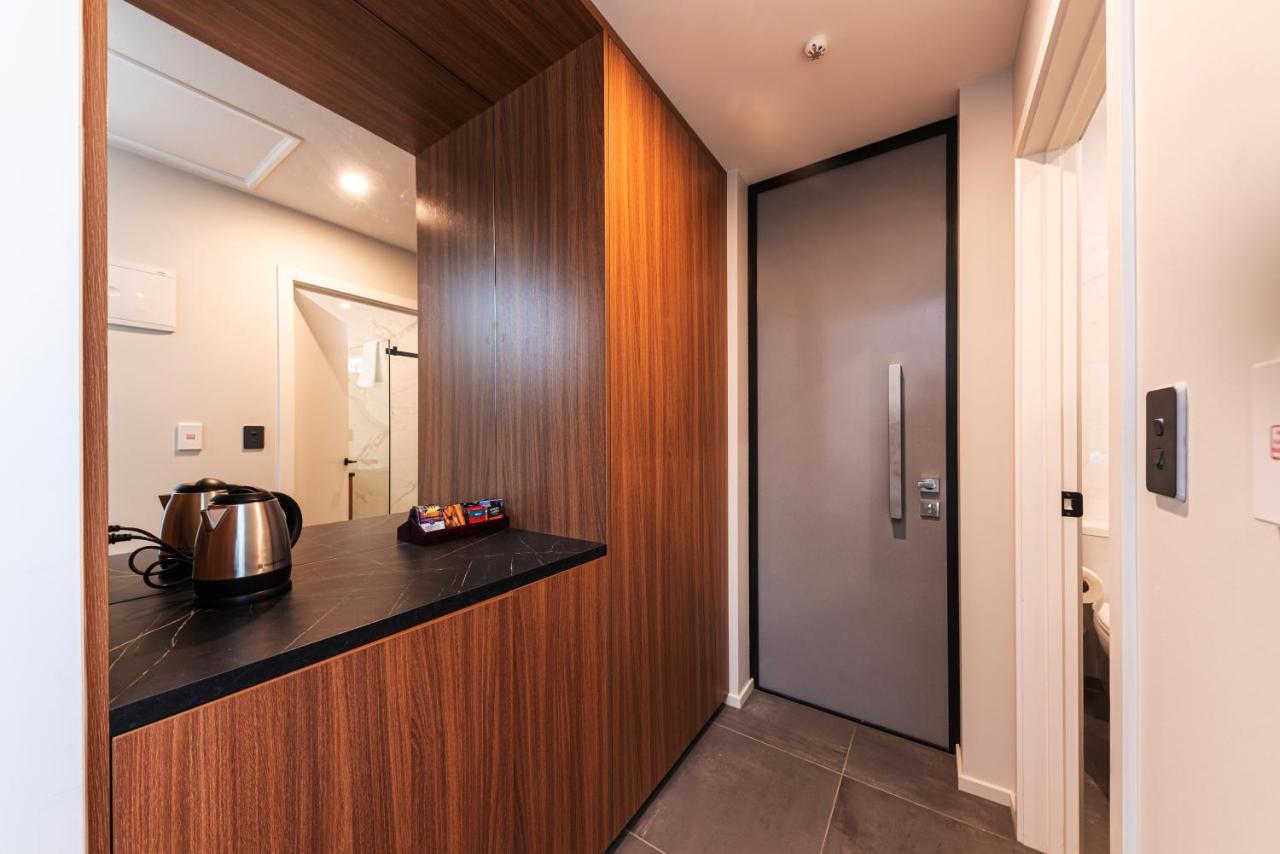 Galaxy Boutique Hotel Lake Tekapo Kültér fotó A modern Japanese kitchen