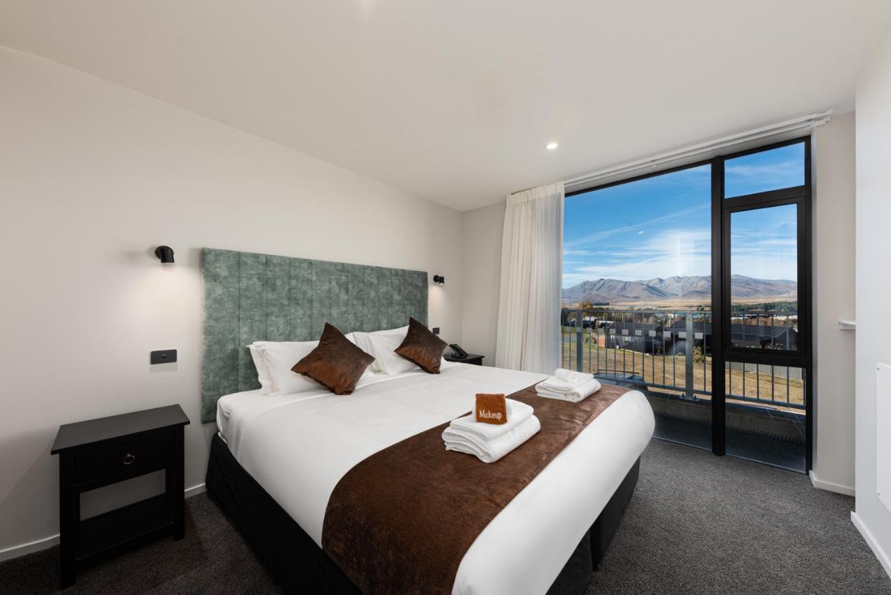 Galaxy Boutique Hotel Lake Tekapo Kültér fotó A bedroom at the hotel